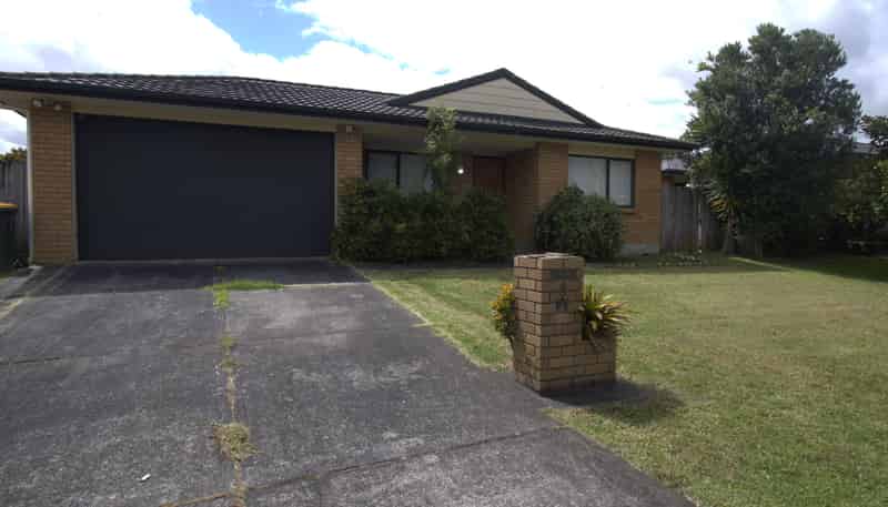 8 Watersfield Place, Flat Bush