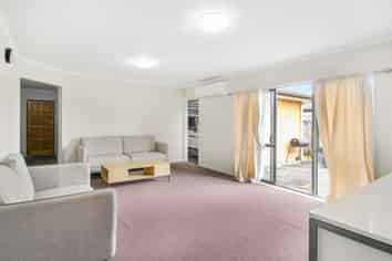 8 Watersfield Place, Flat Bush