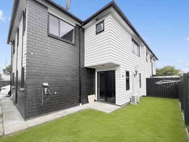 18b Calvert Avenue, Mangere East