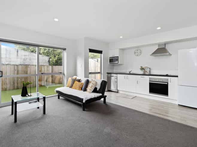 16/100 Knighton Road, Hillcrest