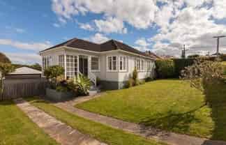 2 Gosport Place, One Tree Hill