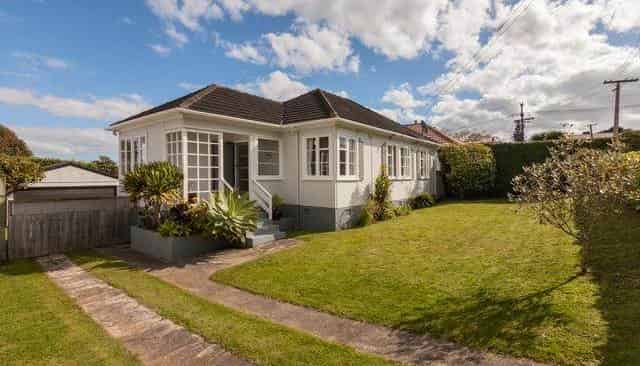 2 Gosport Place, One Tree Hill