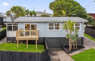 6 Kingsway Avenue, Sandringham