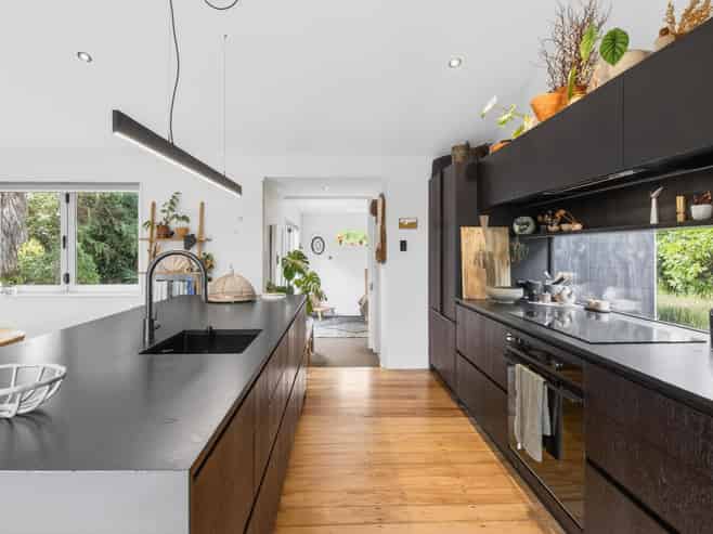 12 Ridge Road, Oneroa