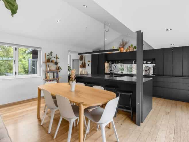 12 Ridge Road, Oneroa