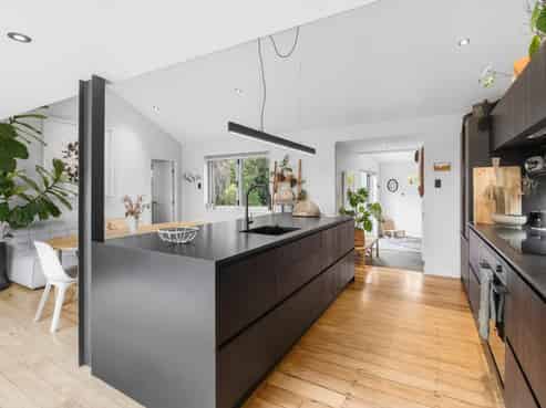 12 Ridge Road, Oneroa