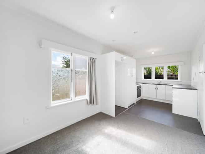 2/8 Fisher Crescent, Otara