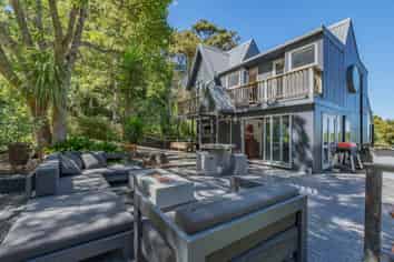 110 Attwood Road, Paremoremo