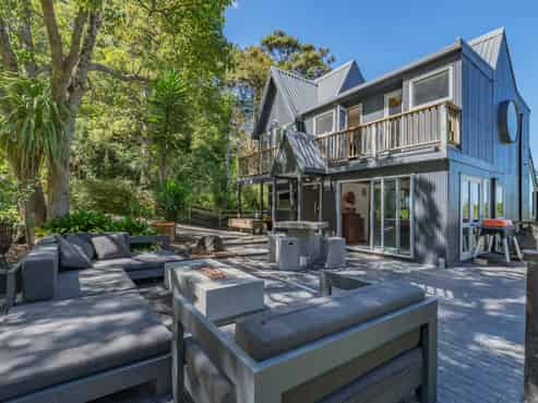 110 Attwood Road, Paremoremo