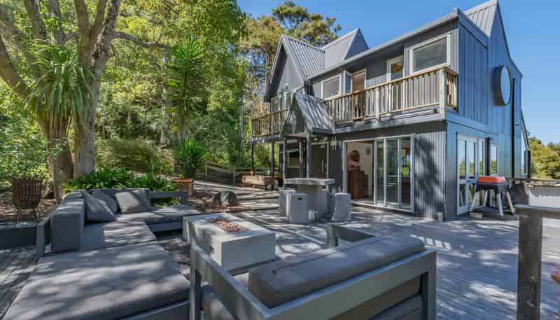 110 Attwood Road, Paremoremo