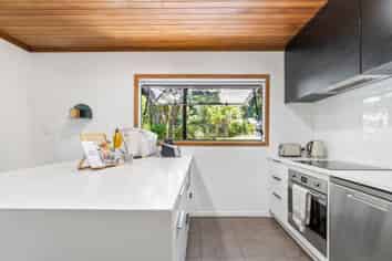 110 Attwood Road, Paremoremo