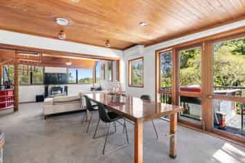 110 Attwood Road, Paremoremo