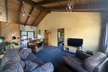 24 Nicholas Ave (Front House), Whitianga