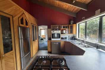 24 Nicholas Ave (Front House), Whitianga