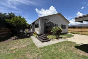 24 Nicholas Ave (Front House), Whitianga