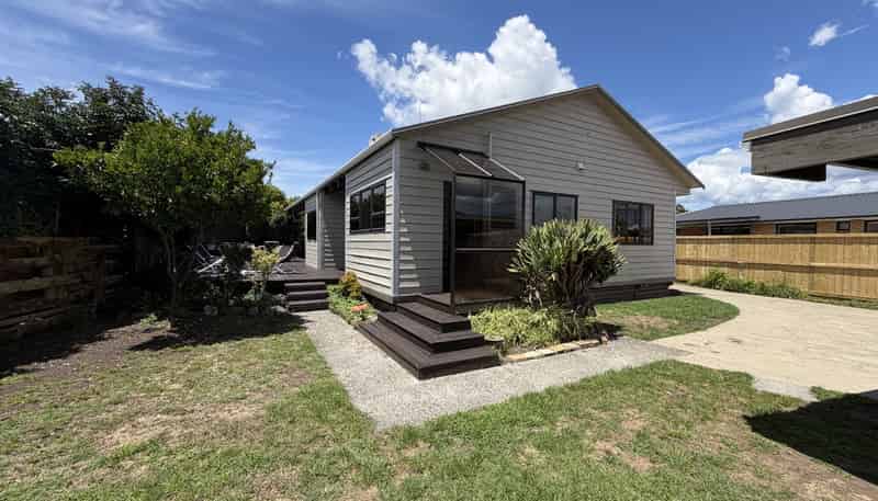 24 Nicholas Ave (Front House), Whitianga