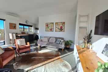 81 Jury Road, Ngahinapouri