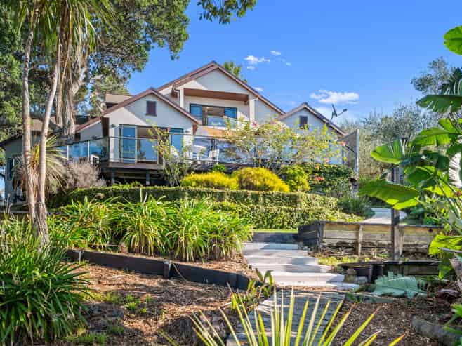 155 Ocean View Road, Oneroa