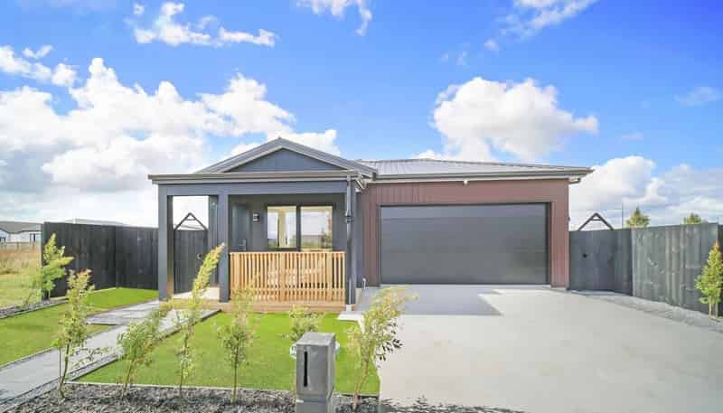 140 Kahui Parade, Karaka