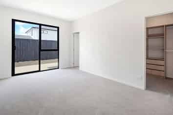 140 Kahui Parade, Karaka