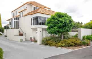 2/20 Francis Street, Blenheim Central