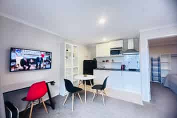 2 Meharg Place, Albany