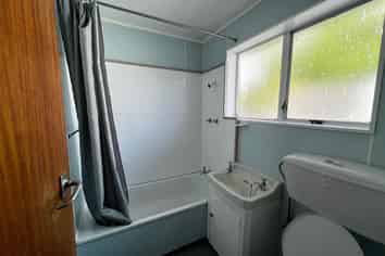 2/31 Islington Street, Trentham