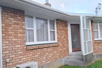 17 Montjoy, Stratford