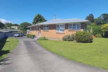 17 Montjoy, Stratford