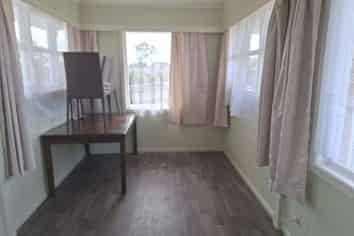 17 Montjoy, Stratford