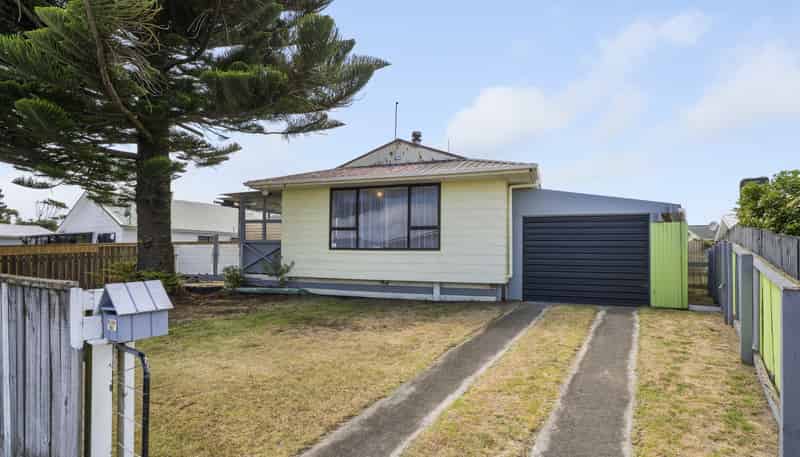 15 Hewson Crescent, Otaki Beach