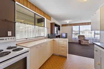 15 Hewson Crescent, Otaki Beach