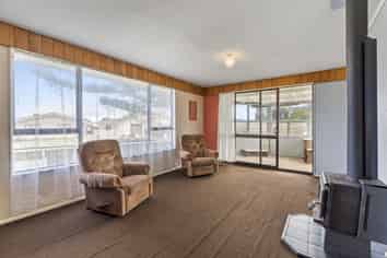 15 Hewson Crescent, Otaki Beach