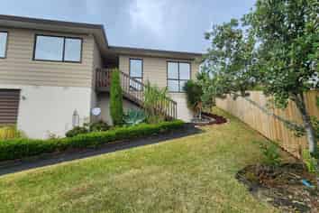 2 Broadfield Street, Massey