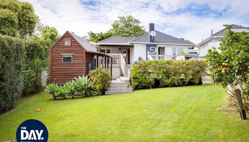 16 Paton Avenue, Te Atatu South