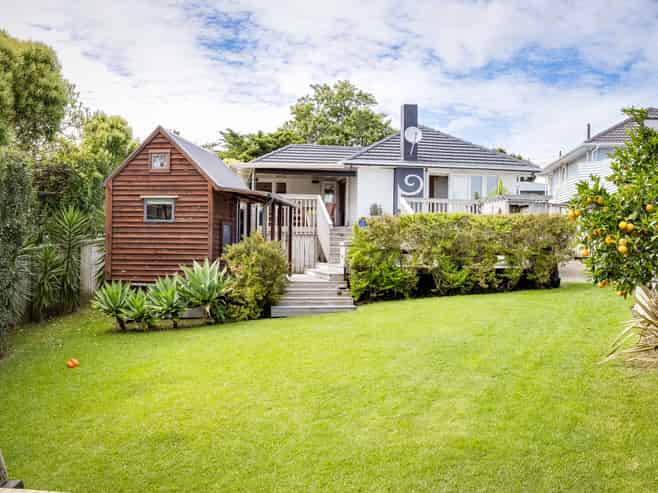 16 Paton Avenue, Te Atatu South