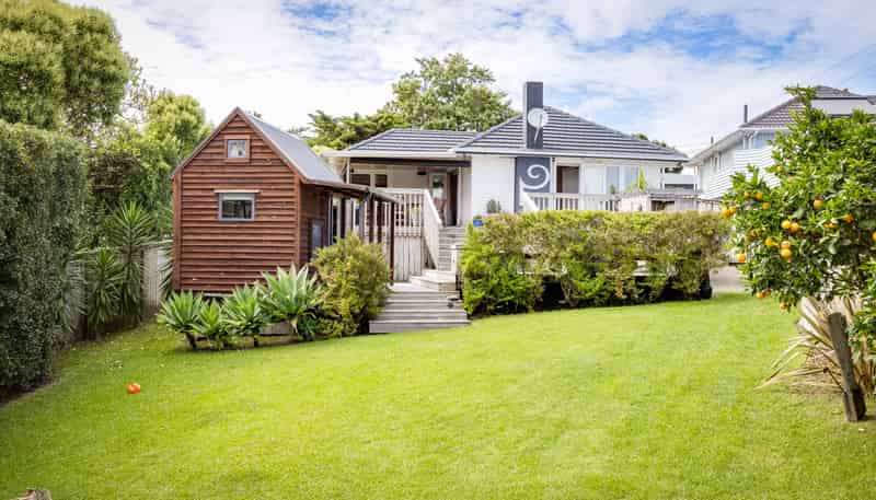 16 Paton Avenue, Te Atatu South