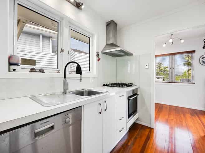 16 Paton Avenue, Te Atatu South