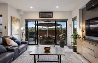 22 Arran Point Parade, Orewa