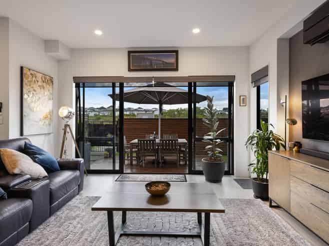 22 Arran Point Parade, Orewa