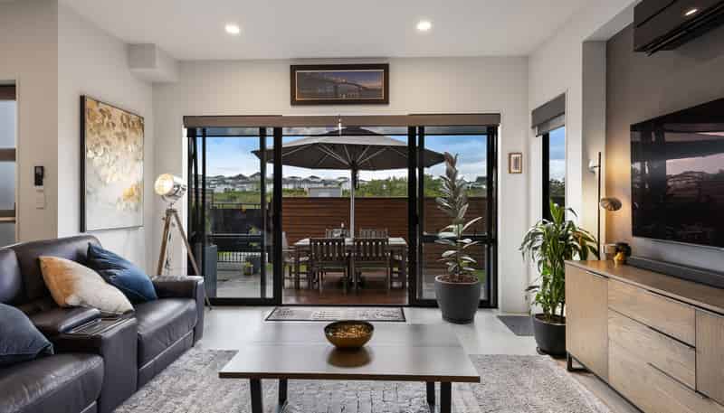 22 Arran Point Parade, Orewa