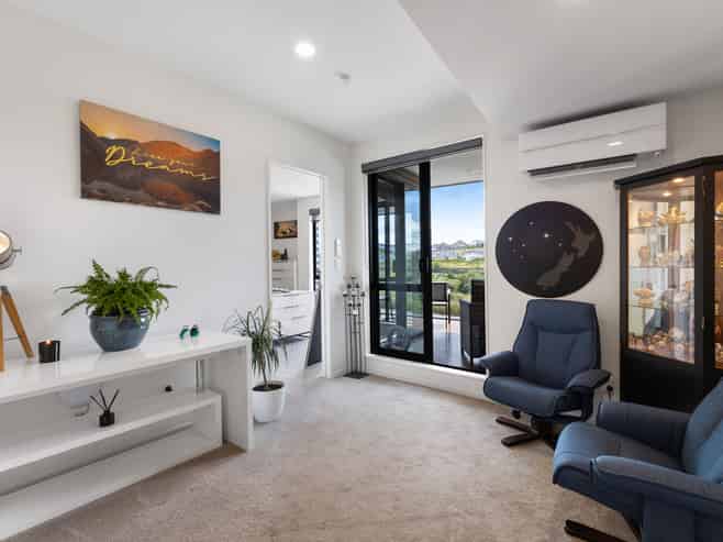 22 Arran Point Parade, Orewa