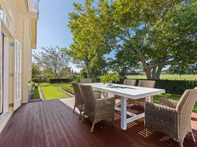 137 Egmont Road, Hillsborough