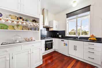 39 Hanlon Crescent, Devonport