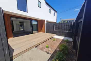 2/7 Dickens Street, Addington