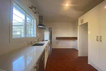 10 Locke Avenue, Mount Roskill