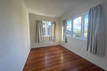 10 Locke Avenue, Mount Roskill