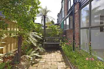 1/88 Abberley Crescent, Saint Albans