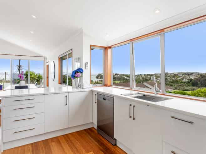 33 Totara Road, Stanmore Bay