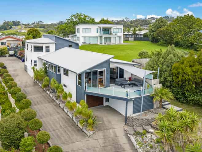 33 Totara Road, Stanmore Bay